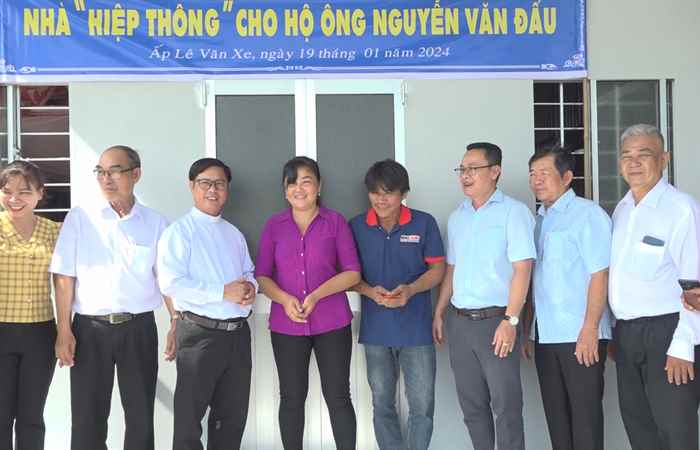 Uỷ ban đoàn kết Công giáo Việt Nam tỉnh Sóc Trăng bàn giao nhà Hiệp thông ở huyện Mỹ Xuyên